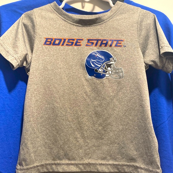 EUC LOT of 2x Boise State Broncos Short Sleeved Shirts Mom/Dad + Son/Daughter! - Picture 4 of 13